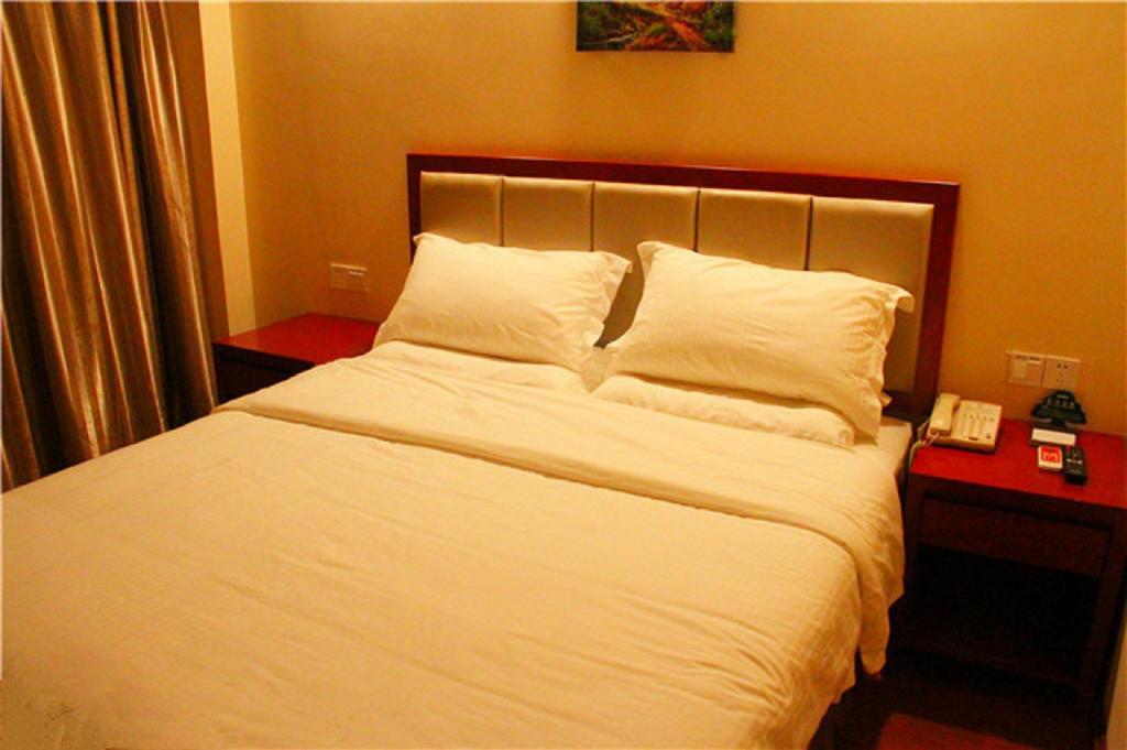 Greentree Inn Sanya He Ping Street Hotel Zimmer foto