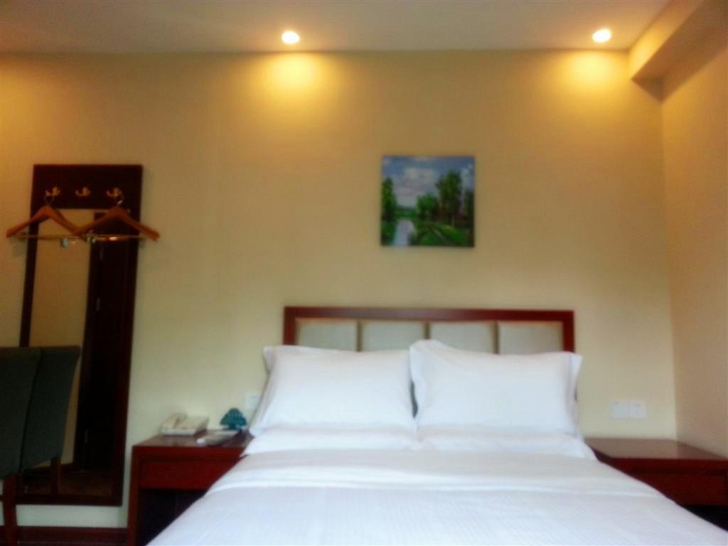 Greentree Inn Sanya He Ping Street Hotel Zimmer foto